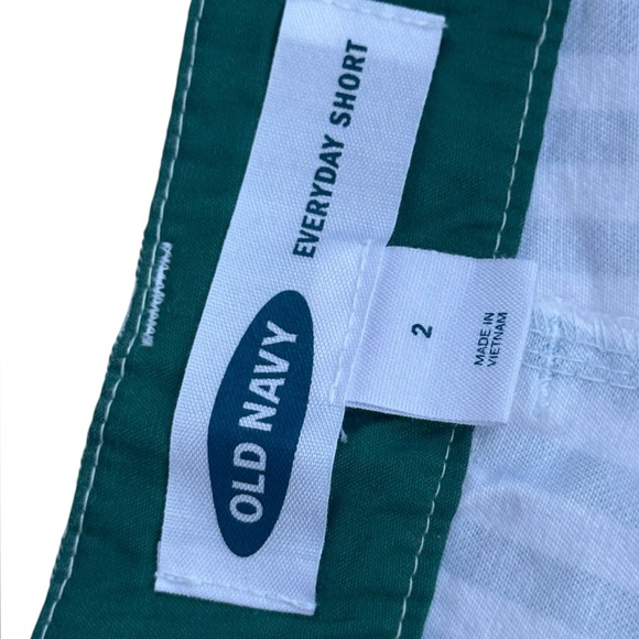 Old Navy ladies flat front striped shorts size 2 - Picture 8 of 9